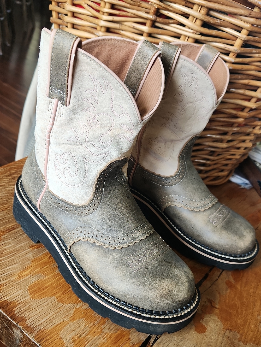 ARIAT Fatbaby Cowgirl Boots Big Girl's sz 4 brown kt. Pink